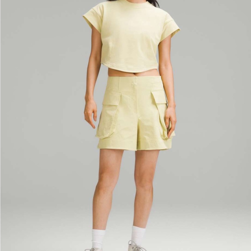 NWT Lululemon Relaxed-Fit Super-High-Rise Cargo Short 4" size 2